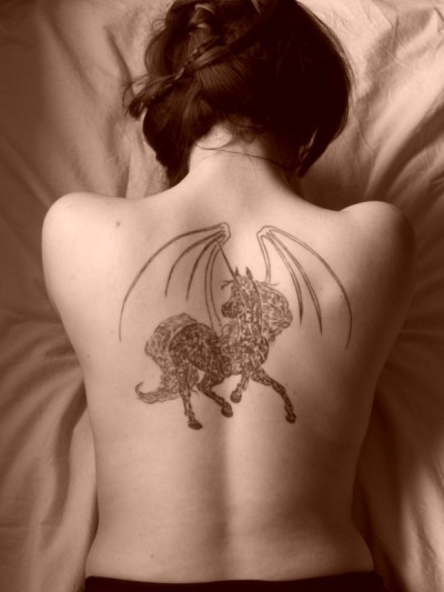 Varat parādīt skaistu vienradža tetovējumu? :) 