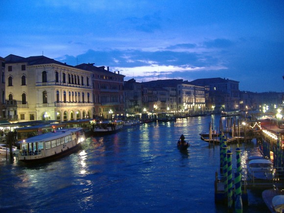 Покажите красивый вид на Венецию ...?