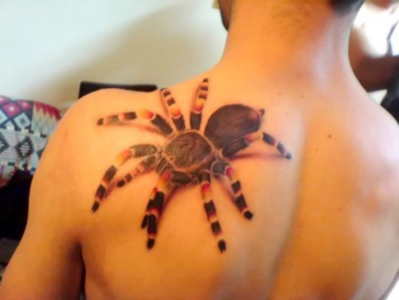 Покажите красивую татуировку на спину?