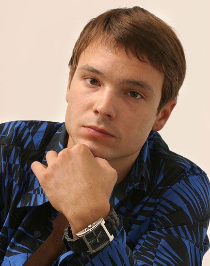 Покажите вашего любимого молодого (до 30 лет) российского актера?