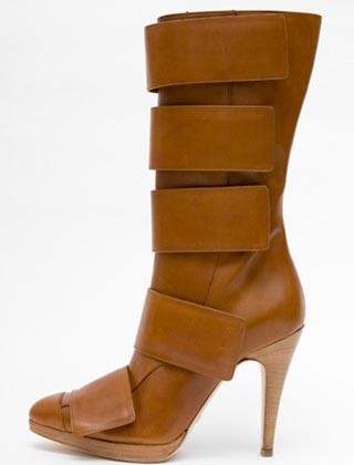 Покажите практичную, но при этом красивую, женственную обувь на осень( без каблука или с каблуком не выше чем 7-8 см, не очень тонким, но и не квадратным)?