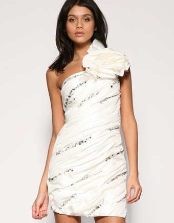 покажите красивое белое платье(только не свадебное)