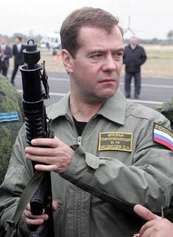покажите тупое выражение лица ?