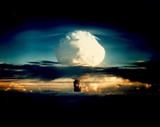 Покажите красивые атомные или водородные взрывы.