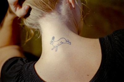 покажите красивые татуировки на шею..
