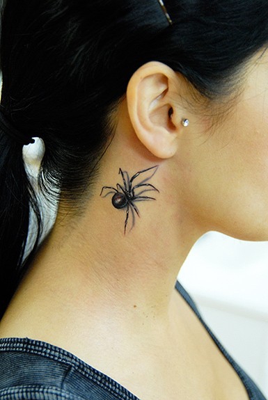 покажите красивые татуировки на шею..