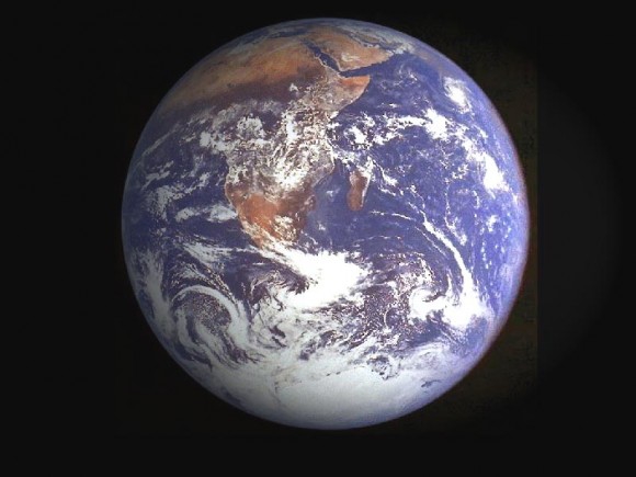 Ребята, покажите красивую фотографию нашей планеты из космоса