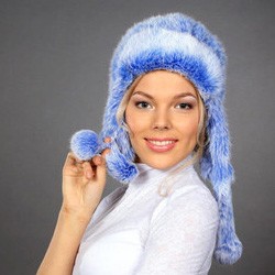 Покажите красивую женскую шапку-ушанку) 