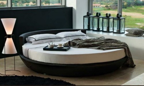 В какую кровать вы бы легли ?