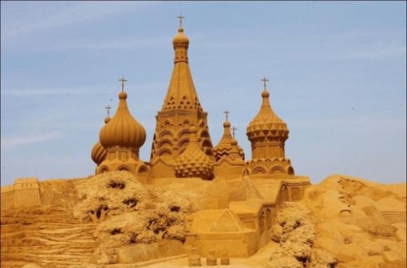 Покажите красивую скульптуру из песка