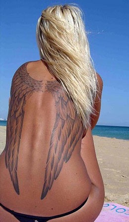 Покажите красивую женскую татуировку, парни если вы это одобряете, то какую татуировку вы бы хотели видеть на своей девушке?