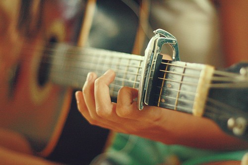 покажите красивую картинку с гитарой ?